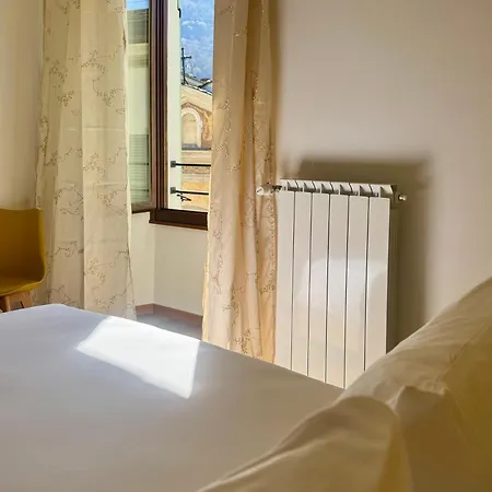 Slate House & Terrace - 6 Min Walk To Bernina Express דירה