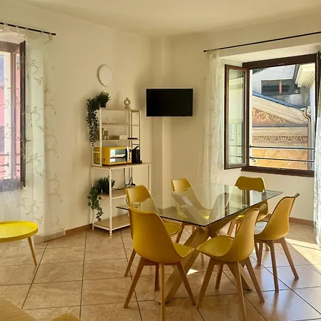 Slate House & Terrace - 6 Min Walk To Bernina Express דירה